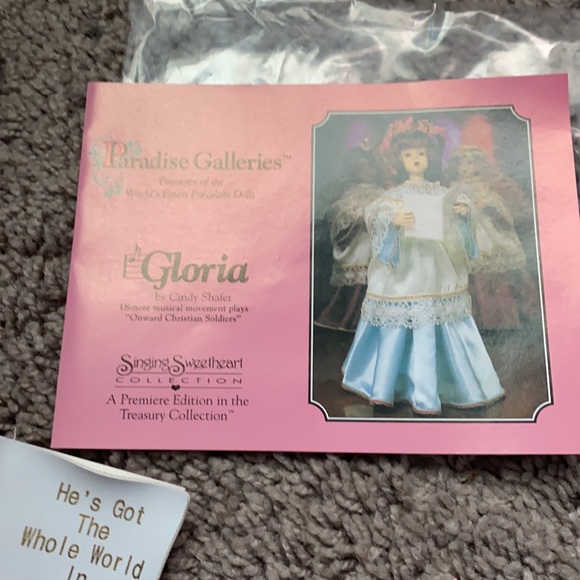 Treasury Collection singing sweetheart 14” Gloria doll - Picture 6 of 15